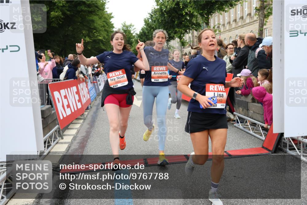 14.06.2026 - REWE Women's Run Strokosch-Dieckow http://msf.ph/oto/9767788 14.06.2026 11:00:28 Ziel 5143, 5233, 5322, 5403, 5415, 5691, 5692, 5782, 5929, 6019, 6040 meine-sportfotos.de