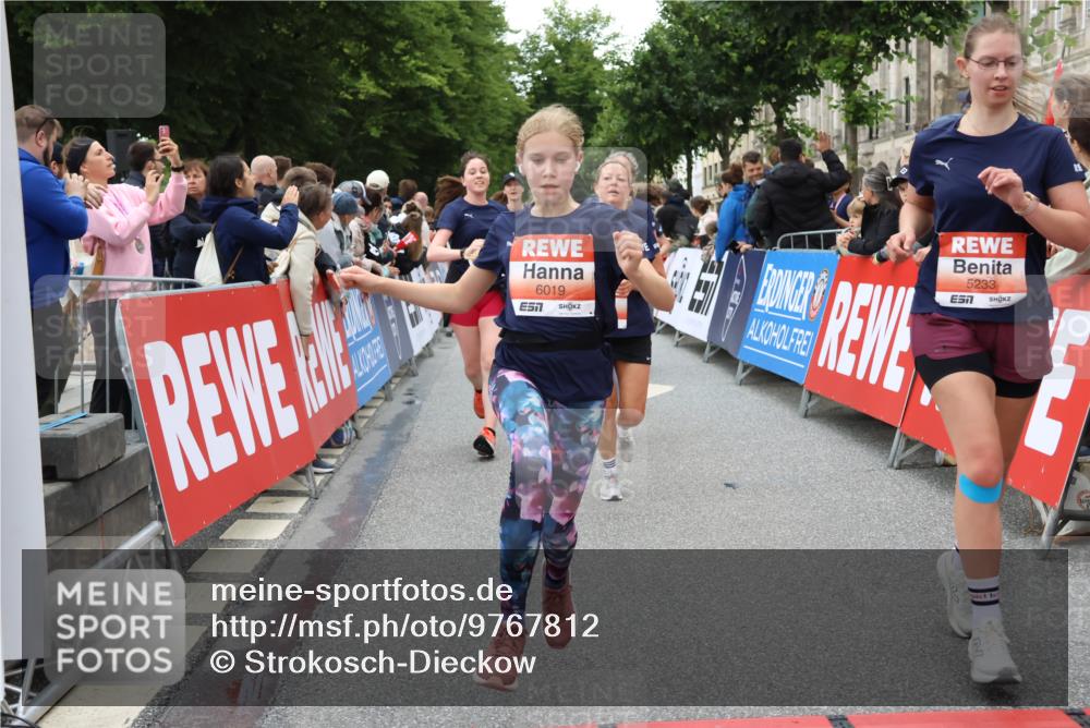 14.06.2026 - REWE Women's Run Strokosch-Dieckow http://msf.ph/oto/9767812 14.06.2026 11:00:27 Ziel 5143, 5233, 5322, 5403, 5415, 5691, 5692, 6019, 6040 meine-sportfotos.de