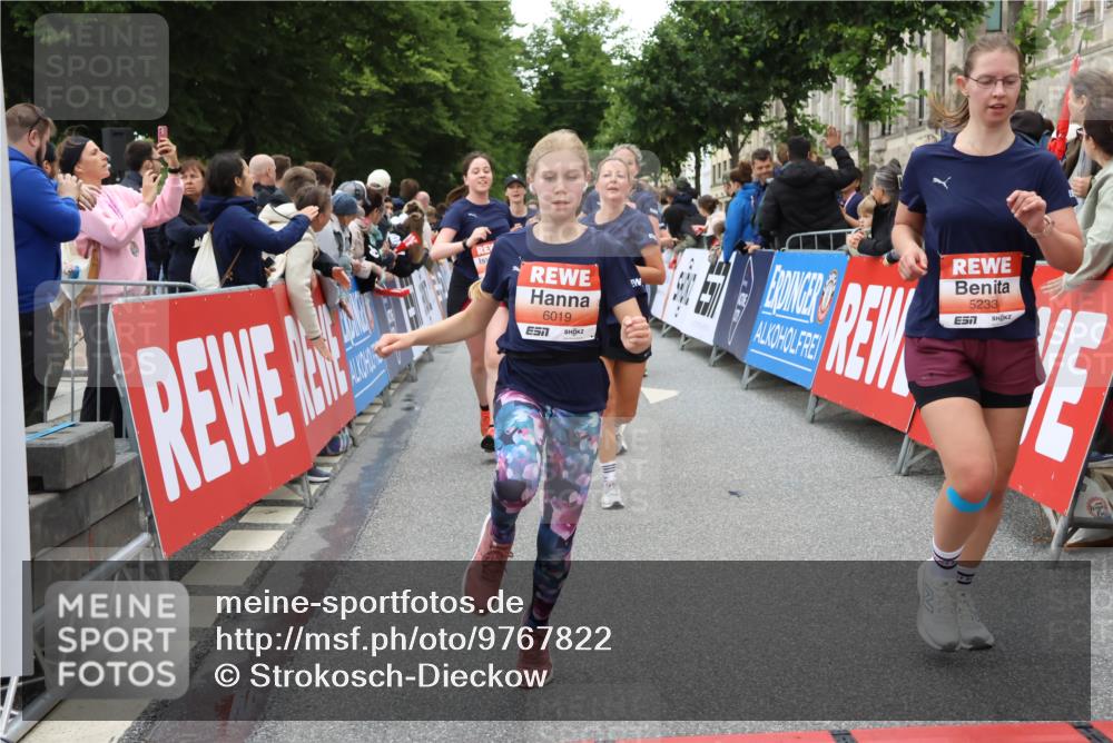 14.06.2026 - REWE Women's Run Strokosch-Dieckow http://msf.ph/oto/9767822 14.06.2026 11:00:27 Ziel 5143, 5233, 5322, 5403, 5415, 5691, 5692, 6019, 6040 meine-sportfotos.de