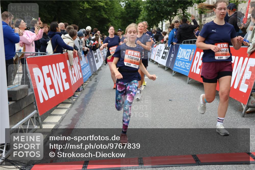 14.06.2026 - REWE Women's Run Strokosch-Dieckow http://msf.ph/oto/9767839 14.06.2026 11:00:27 Ziel 5143, 5233, 5322, 5403, 5415, 5691, 5692, 6019, 6040 meine-sportfotos.de