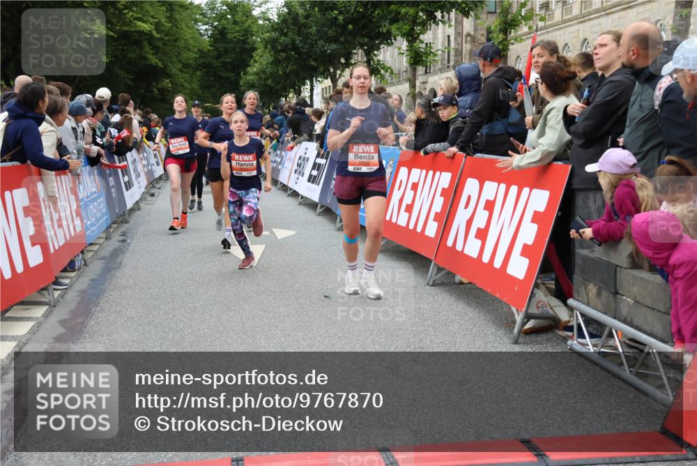 14.06.2026 - REWE Women's Run Strokosch-Dieckow http://msf.ph/oto/9767870 14.06.2026 11:00:26 Ziel 5143, 5233, 5322, 5403, 5415, 5691, 5692, 6019, 6040 meine-sportfotos.de
