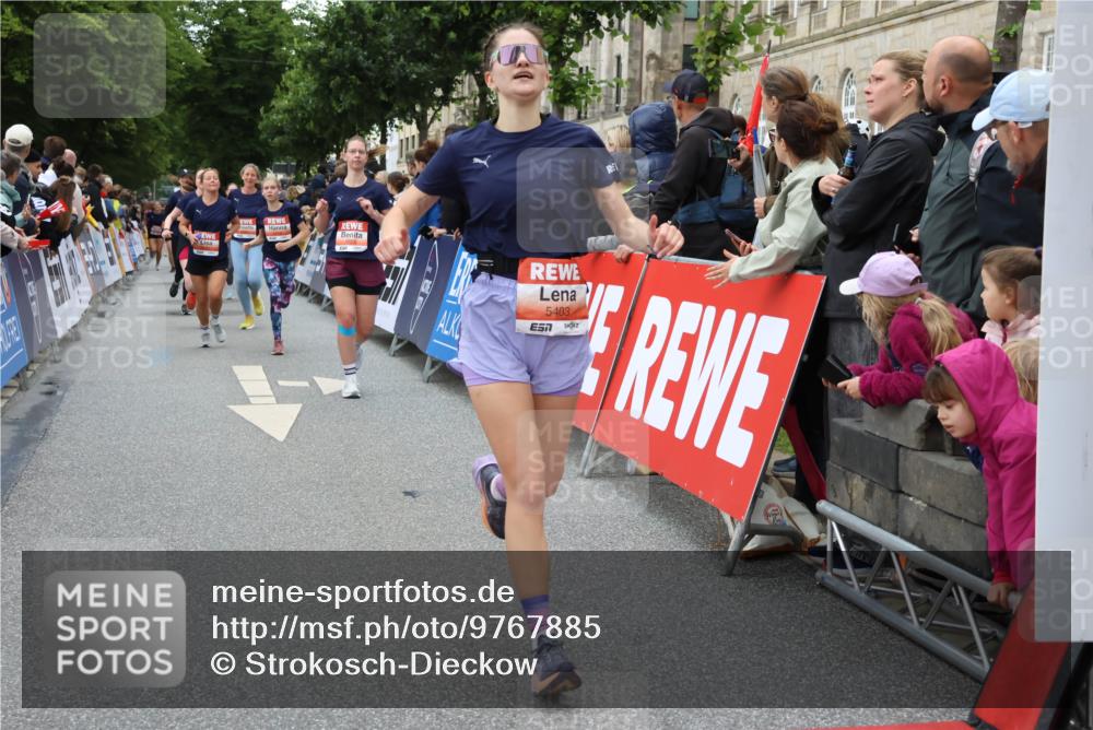 14.06.2026 - REWE Women's Run Strokosch-Dieckow http://msf.ph/oto/9767885 14.06.2026 11:00:24 Ziel 5143, 5233, 5284, 5322, 5403, 5691, 5692, 5792, 5930, 5954, 6019 meine-sportfotos.de