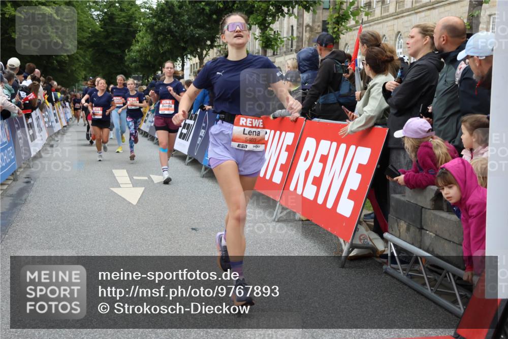 14.06.2026 - REWE Women's Run Strokosch-Dieckow http://msf.ph/oto/9767893 14.06.2026 11:00:24 Ziel 5143, 5233, 5284, 5322, 5403, 5691, 5692, 5792, 5930, 5954, 6019 meine-sportfotos.de