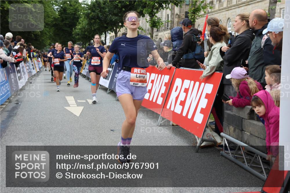 14.06.2026 - REWE Women's Run Strokosch-Dieckow http://msf.ph/oto/9767901 14.06.2026 11:00:24 Ziel 5143, 5233, 5284, 5322, 5403, 5691, 5692, 5792, 5930, 5954, 6019 meine-sportfotos.de