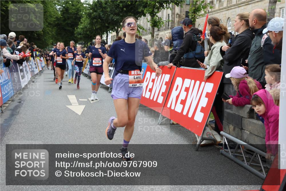 14.06.2026 - REWE Women's Run Strokosch-Dieckow http://msf.ph/oto/9767909 14.06.2026 11:00:24 Ziel 5143, 5233, 5284, 5322, 5403, 5691, 5692, 5792, 5930, 5954, 6019 meine-sportfotos.de
