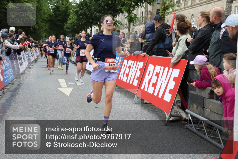 14.06.2026 - REWE Women's Run Strokosch-Dieckow http://msf.ph/oto/9767917 14.06.2026 11:00:24 Ziel 5143, 5233, 5284, 5322, 5403, 5691, 5692, 5792, 5930, 5954, 6019 meine-sportfotos.de