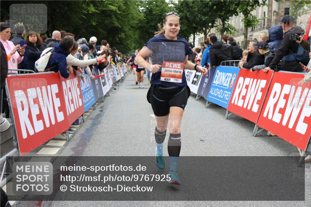 14.06.2026 - REWE Women's Run Strokosch-Dieckow http://msf.ph/oto/9767925 14.06.2026 11:00:22 Ziel 5101, 5284, 5322, 5403, 5792, 5801, 5930, 5954 meine-sportfotos.de