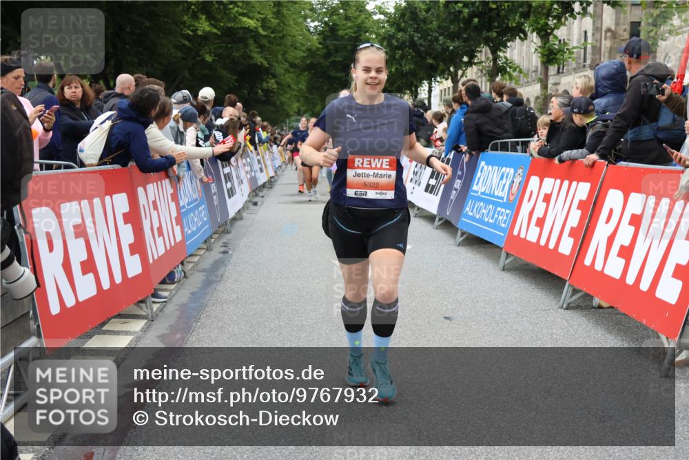 14.06.2026 - REWE Women's Run Strokosch-Dieckow http://msf.ph/oto/9767932 14.06.2026 11:00:22 Ziel 5101, 5284, 5322, 5403, 5792, 5801, 5930, 5954 meine-sportfotos.de