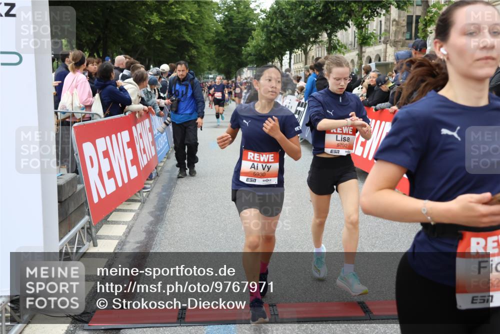 14.06.2026 - REWE Women's Run Strokosch-Dieckow http://msf.ph/oto/9767971 14.06.2026 11:00:17 Ziel 5101, 5274, 5284, 5526, 5792, 5801, 5821, 5892, 5930, 5954 meine-sportfotos.de