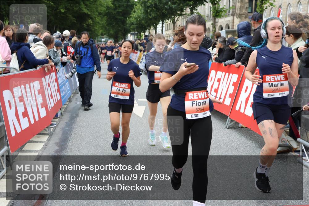 14.06.2026 - REWE Women's Run Strokosch-Dieckow http://msf.ph/oto/9767995 14.06.2026 11:00:16 Ziel 5101, 5274, 5284, 5526, 5792, 5801, 5821, 5892, 5930, 5954, 6035 meine-sportfotos.de