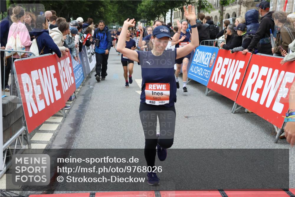 14.06.2026 - REWE Women's Run Strokosch-Dieckow http://msf.ph/oto/9768026 14.06.2026 11:00:15 Ziel 5101, 5274, 5284, 5286, 5526, 5792, 5801, 5821, 5892, 5930, 5954, 6035 meine-sportfotos.de
