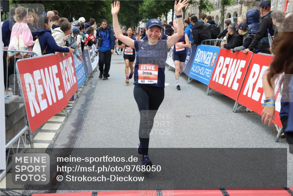 14.06.2026 - REWE Women's Run Strokosch-Dieckow http://msf.ph/oto/9768050 14.06.2026 11:00:14 Ziel 5101, 5274, 5284, 5286, 5526, 5792, 5801, 5821, 5892, 5930, 5954, 6035 meine-sportfotos.de
