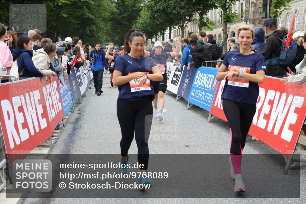 14.06.2026 - REWE Women's Run Strokosch-Dieckow http://msf.ph/oto/9768089 14.06.2026 11:00:12 Ziel 5101, 5217, 5274, 5284, 5286, 5340, 5526, 5801, 5821, 5892, 5954, 6035 meine-sportfotos.de