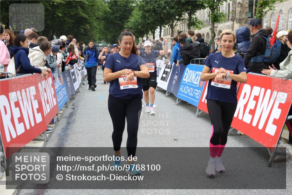 14.06.2026 - REWE Women's Run Strokosch-Dieckow http://msf.ph/oto/9768100 14.06.2026 11:00:12 Ziel 5101, 5217, 5274, 5284, 5286, 5340, 5526, 5801, 5821, 5892, 5954, 6035 meine-sportfotos.de