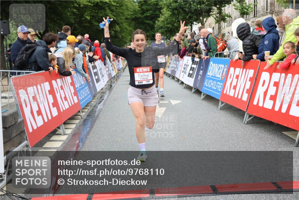 14.06.2026 - REWE Women's Run Strokosch-Dieckow http://msf.ph/oto/9768110 14.06.2026 09:53:10 Ziel 10833, 10943, 10984, 11416, 11510 meine-sportfotos.de