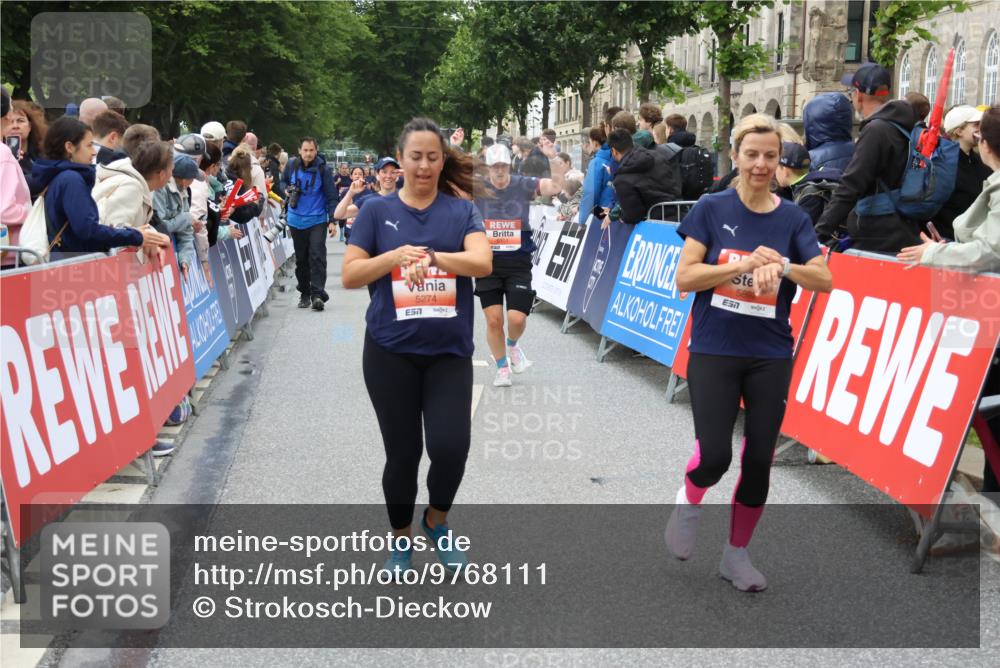 14.06.2026 - REWE Women's Run Strokosch-Dieckow http://msf.ph/oto/9768111 14.06.2026 11:00:12 Ziel 5101, 5217, 5274, 5284, 5286, 5340, 5526, 5801, 5821, 5892, 5954, 6035 meine-sportfotos.de