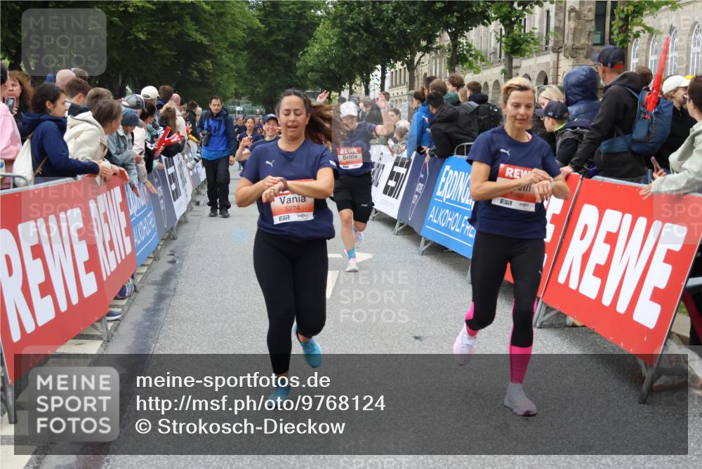 14.06.2026 - REWE Women's Run Strokosch-Dieckow http://msf.ph/oto/9768124 14.06.2026 11:00:12 Ziel 5101, 5217, 5274, 5284, 5286, 5340, 5526, 5801, 5821, 5892, 5954, 6035 meine-sportfotos.de
