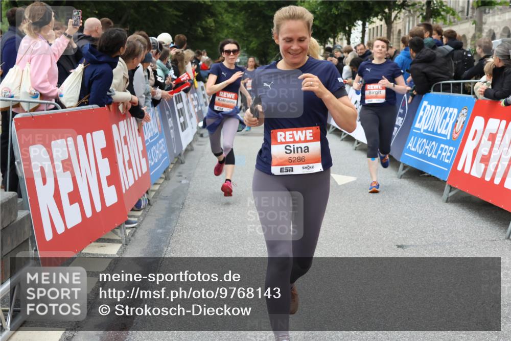 14.06.2026 - REWE Women's Run Strokosch-Dieckow http://msf.ph/oto/9768143 14.06.2026 11:00:07 Ziel 5094, 5217, 5286, 5340, 5526, 5569, 5821, 5873, 5886, 6034, 6035 meine-sportfotos.de
