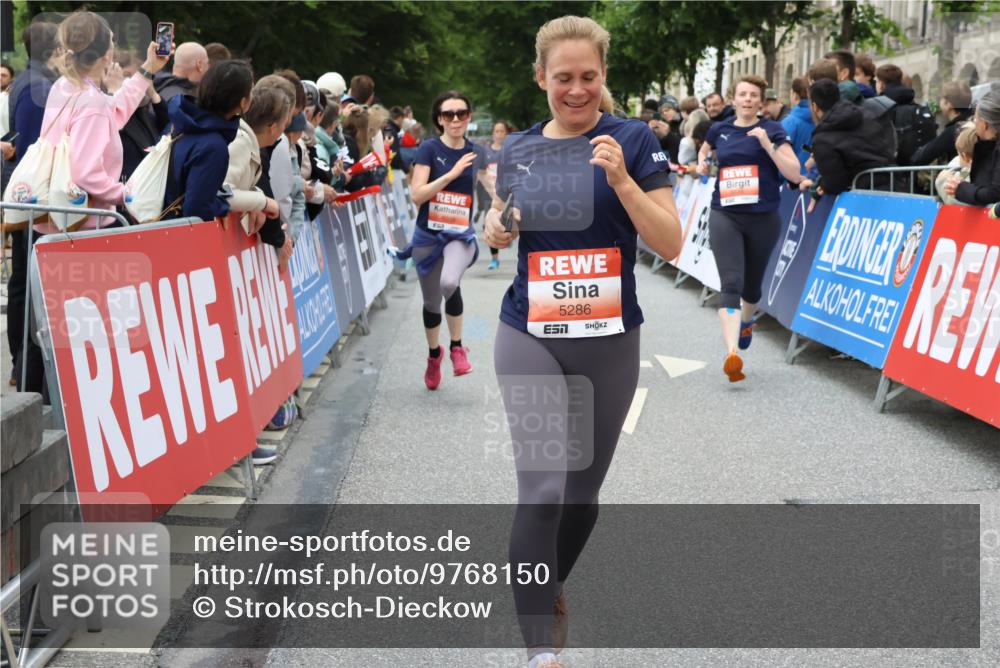 14.06.2026 - REWE Women's Run Strokosch-Dieckow http://msf.ph/oto/9768150 14.06.2026 11:00:07 Ziel 5094, 5217, 5286, 5340, 5526, 5569, 5821, 5873, 5886, 6034, 6035 meine-sportfotos.de