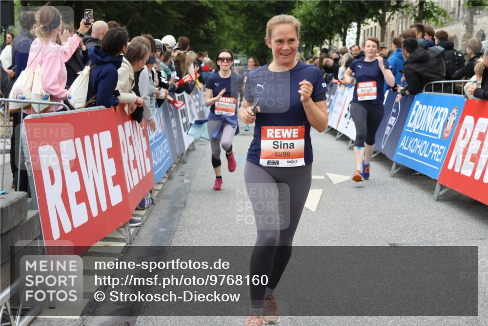 14.06.2026 - REWE Women's Run Strokosch-Dieckow http://msf.ph/oto/9768160 14.06.2026 11:00:07 Ziel 5094, 5217, 5286, 5340, 5526, 5569, 5821, 5873, 5886, 6034, 6035 meine-sportfotos.de