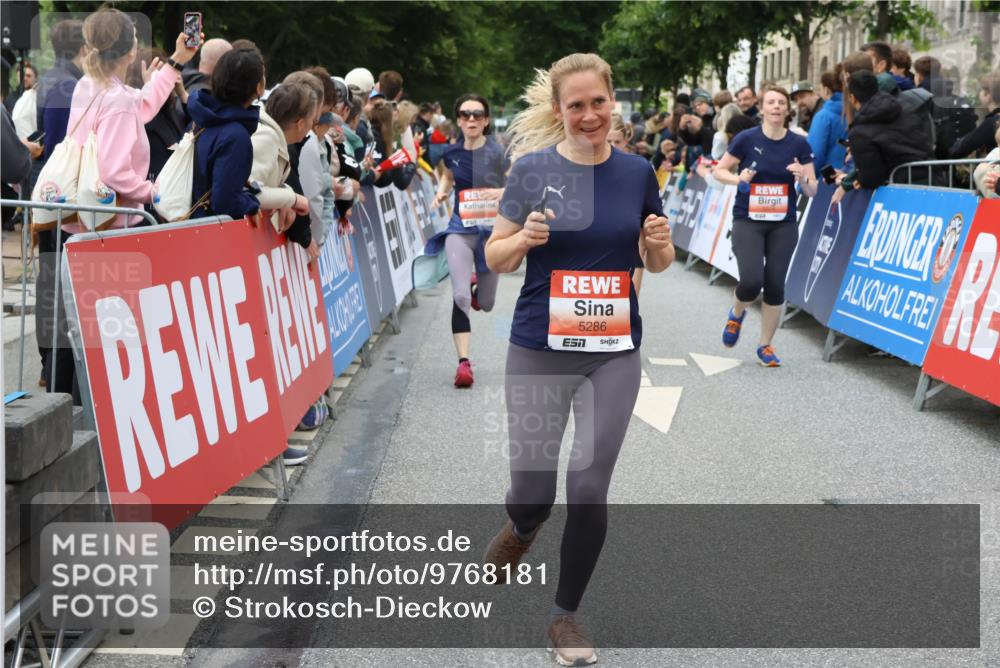 14.06.2026 - REWE Women's Run Strokosch-Dieckow http://msf.ph/oto/9768181 14.06.2026 11:00:07 Ziel 5094, 5217, 5286, 5340, 5526, 5569, 5821, 5873, 5886, 6034, 6035 meine-sportfotos.de