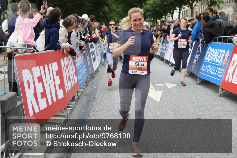 14.06.2026 - REWE Women's Run Strokosch-Dieckow http://msf.ph/oto/9768190 14.06.2026 11:00:06 Ziel 5094, 5217, 5286, 5340, 5526, 5569, 5821, 5873, 5886, 6034, 6035 meine-sportfotos.de