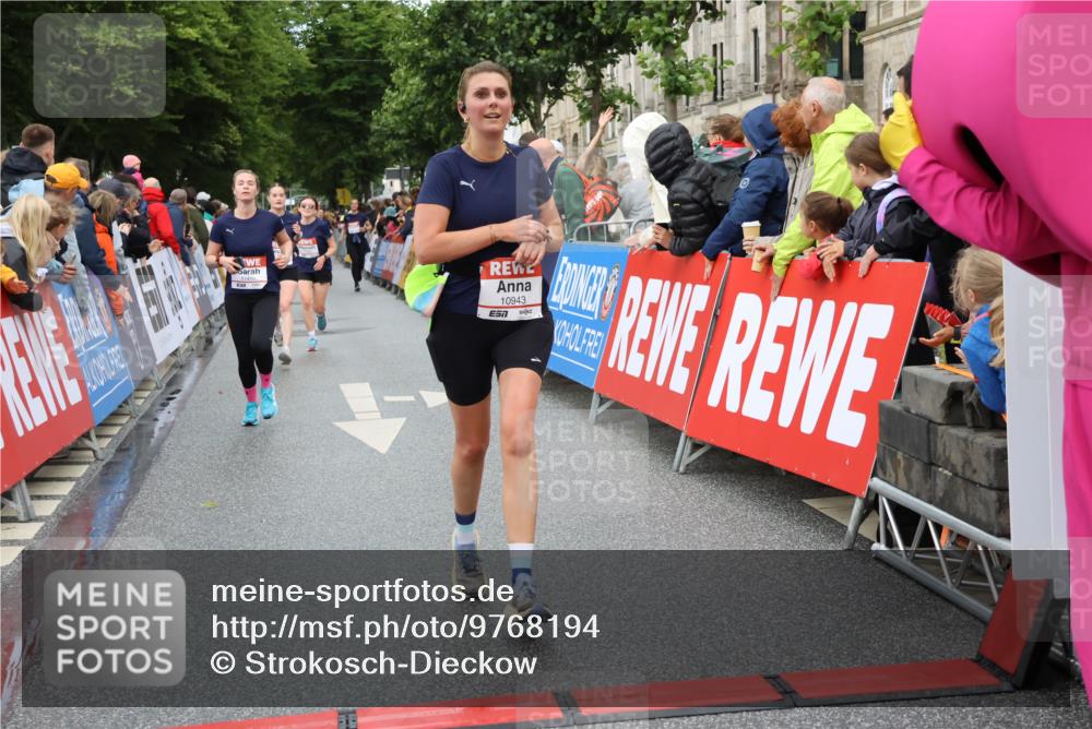 14.06.2026 - REWE Women's Run Strokosch-Dieckow http://msf.ph/oto/9768194 14.06.2026 09:53:13 Ziel 10693, 10943, 11173, 11416, 11510 meine-sportfotos.de