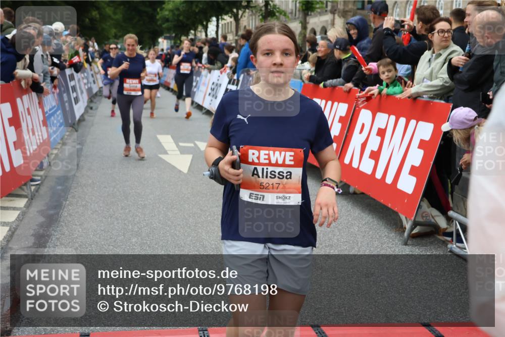 14.06.2026 - REWE Women's Run Strokosch-Dieckow http://msf.ph/oto/9768198 14.06.2026 11:00:05 Ziel 5094, 5217, 5258, 5286, 5340, 5526, 5569, 5821, 5873, 5886, 6030, 6034, 6035 meine-sportfotos.de
