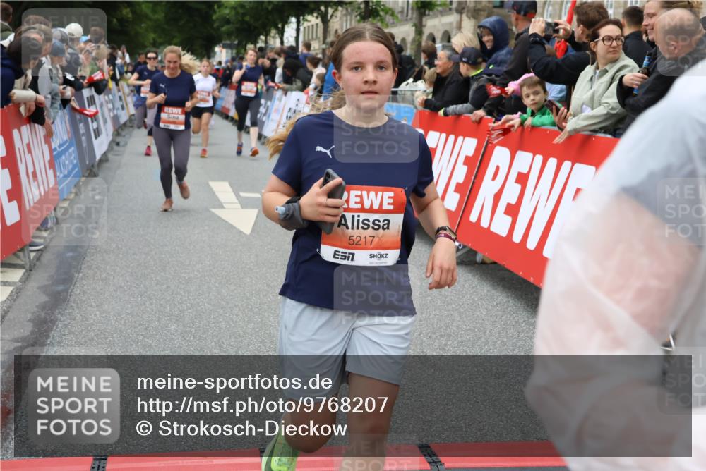 14.06.2026 - REWE Women's Run Strokosch-Dieckow http://msf.ph/oto/9768207 14.06.2026 11:00:05 Ziel 5094, 5217, 5258, 5286, 5340, 5526, 5569, 5821, 5873, 5886, 6030, 6034, 6035 meine-sportfotos.de