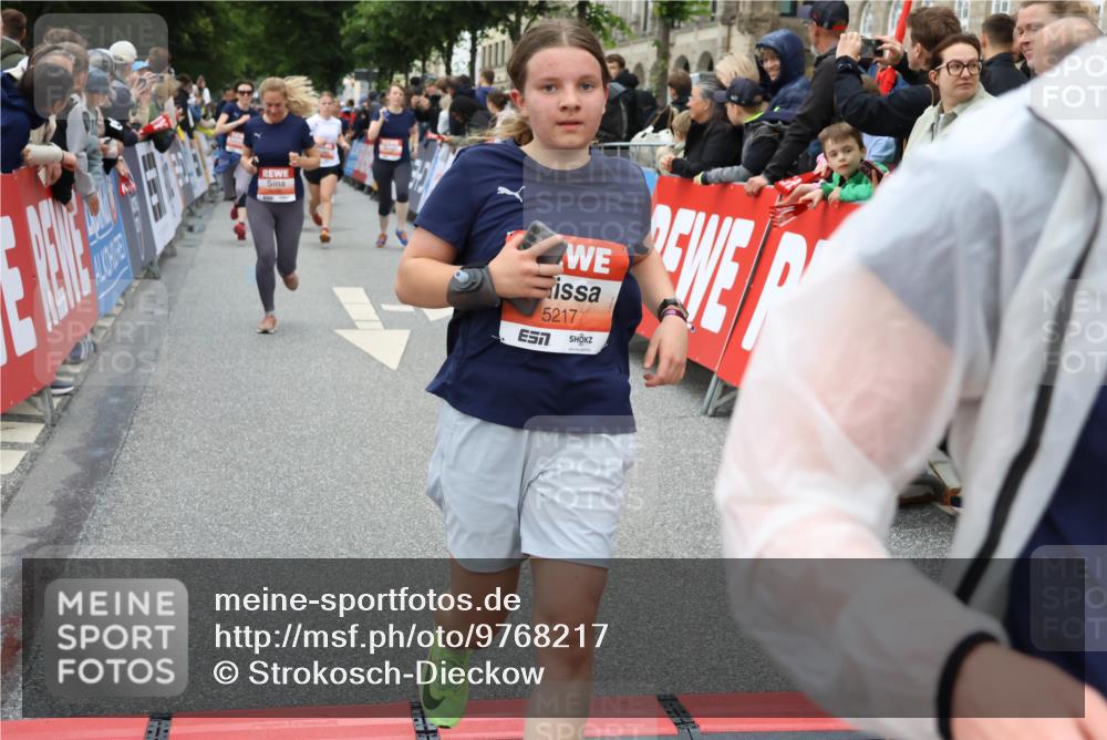 14.06.2026 - REWE Women's Run Strokosch-Dieckow http://msf.ph/oto/9768217 14.06.2026 11:00:05 Ziel 5094, 5217, 5258, 5286, 5340, 5526, 5569, 5821, 5873, 5886, 6030, 6034, 6035 meine-sportfotos.de