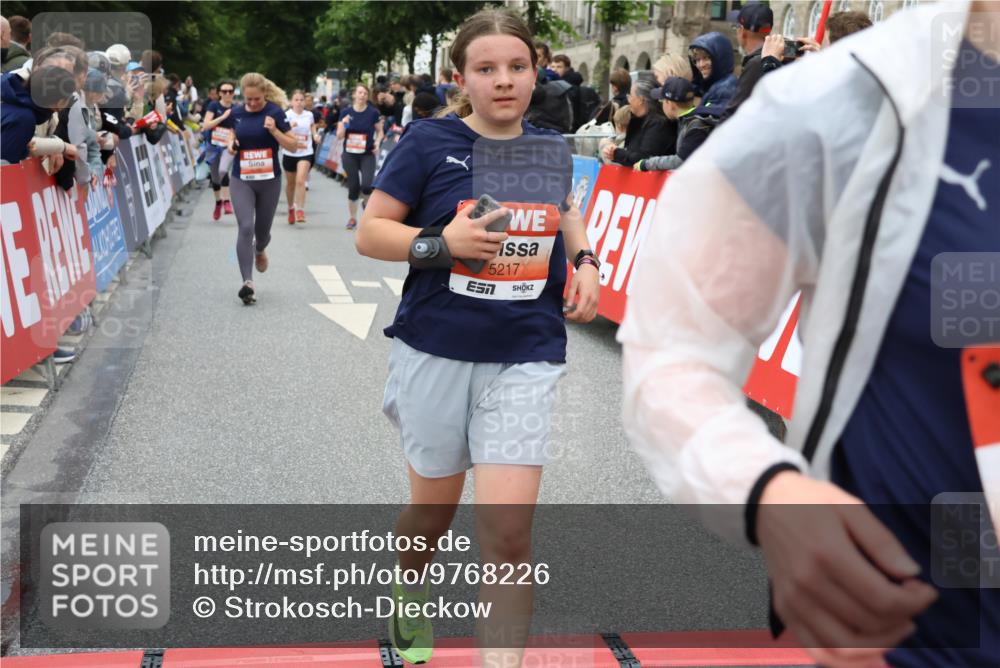 14.06.2026 - REWE Women's Run Strokosch-Dieckow http://msf.ph/oto/9768226 14.06.2026 11:00:05 Ziel 5094, 5217, 5258, 5286, 5340, 5526, 5569, 5821, 5873, 5886, 6030, 6034, 6035 meine-sportfotos.de