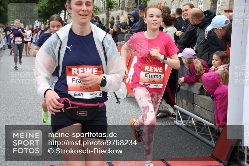 14.06.2026 - REWE Women's Run Strokosch-Dieckow http://msf.ph/oto/9768234 14.06.2026 11:00:04 Ziel 5094, 5139, 5217, 5258, 5286, 5340, 5569, 5873, 5886, 6030, 6034, 6035 meine-sportfotos.de