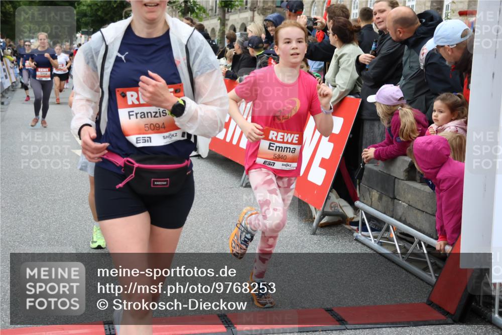 14.06.2026 - REWE Women's Run Strokosch-Dieckow http://msf.ph/oto/9768253 14.06.2026 11:00:04 Ziel 5094, 5139, 5217, 5258, 5286, 5340, 5569, 5873, 5886, 6030, 6034, 6035 meine-sportfotos.de