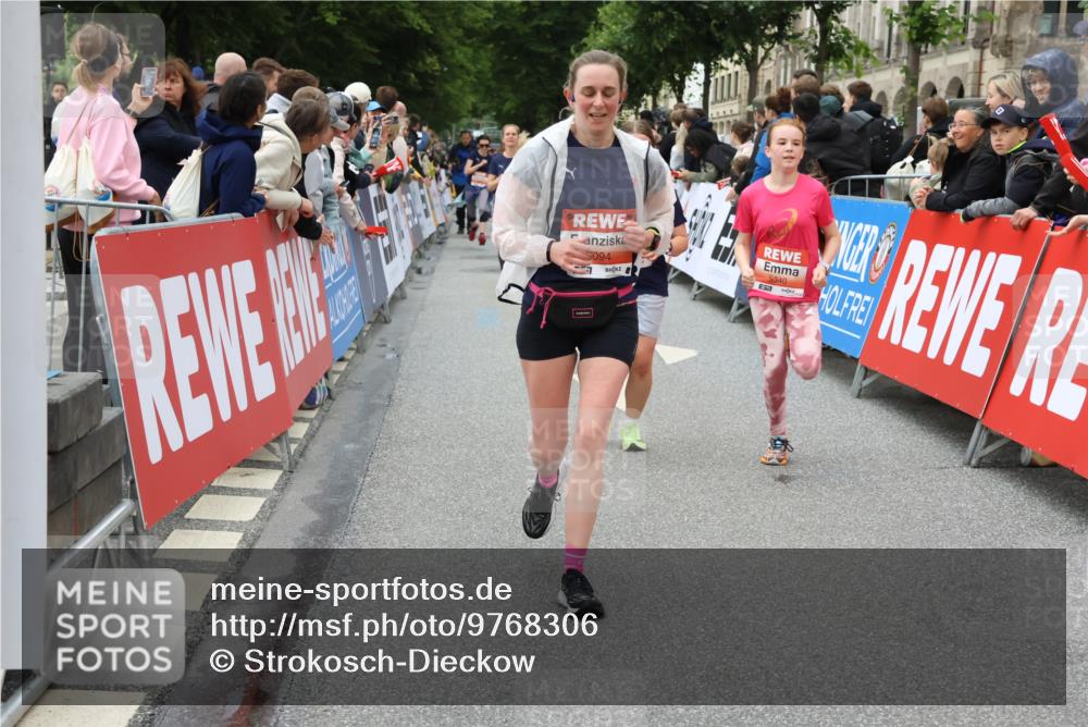 14.06.2026 - REWE Women's Run Strokosch-Dieckow http://msf.ph/oto/9768306 14.06.2026 11:00:03 Ziel 5094, 5139, 5217, 5258, 5286, 5340, 5569, 5873, 5886, 6030, 6034 meine-sportfotos.de