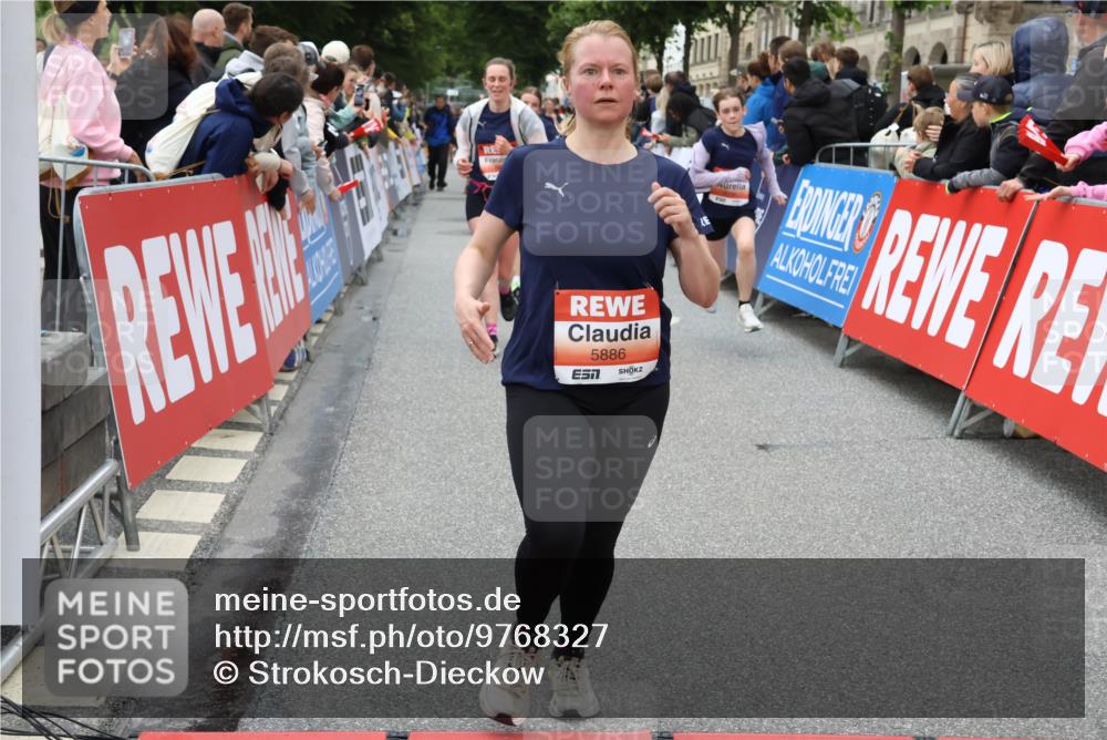 14.06.2026 - REWE Women's Run Strokosch-Dieckow http://msf.ph/oto/9768327 14.06.2026 11:00:01 Ziel 5094, 5139, 5217, 5258, 5340, 5569, 5873, 5886, 6030, 6031, 6034 meine-sportfotos.de