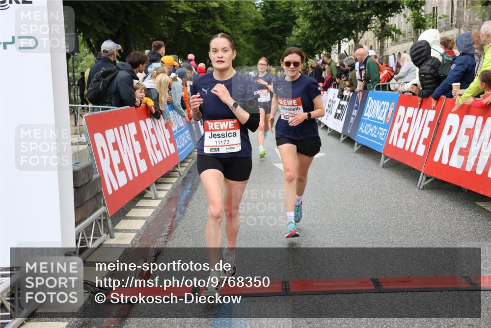 14.06.2026 - REWE Women's Run Strokosch-Dieckow http://msf.ph/oto/9768350 14.06.2026 09:53:16 Ziel 10693, 10768, 10943, 11173, 11416, 11510 meine-sportfotos.de