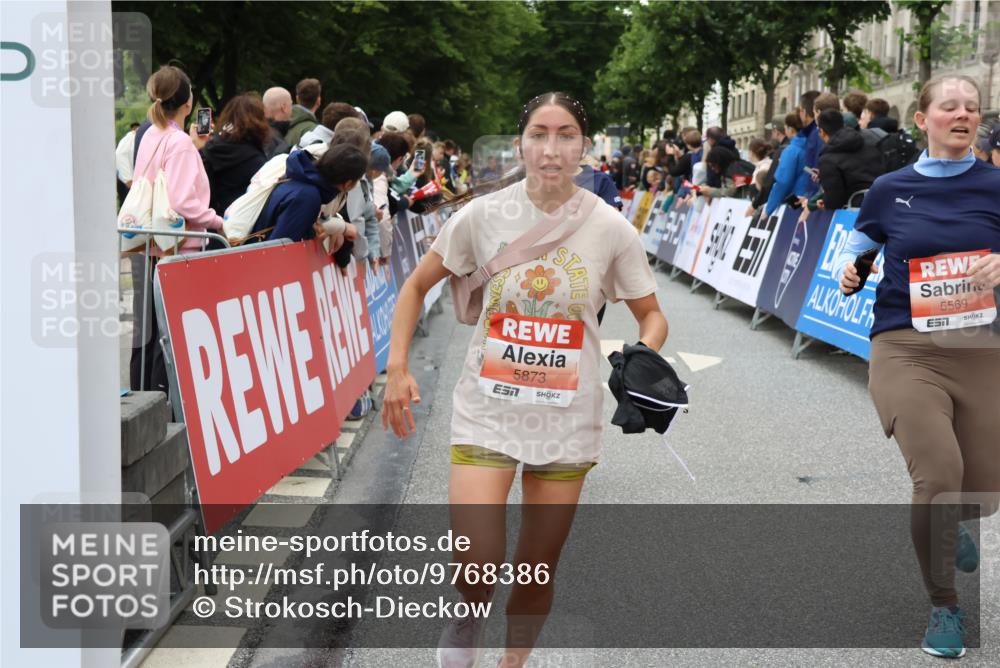 14.06.2026 - REWE Women's Run Strokosch-Dieckow http://msf.ph/oto/9768386 14.06.2026 11:00:00 Ziel 5094, 5139, 5258, 5340, 5569, 5873, 5886, 6030, 6031, 6034 meine-sportfotos.de