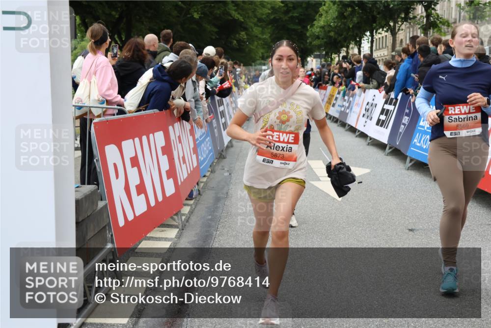 14.06.2026 - REWE Women's Run Strokosch-Dieckow http://msf.ph/oto/9768414 14.06.2026 11:00:00 Ziel 5094, 5139, 5258, 5340, 5569, 5873, 5886, 6030, 6031, 6034 meine-sportfotos.de