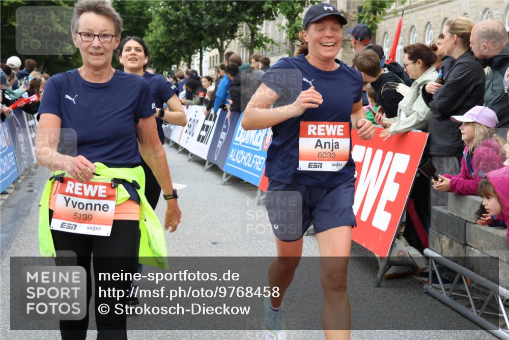 14.06.2026 - REWE Women's Run Strokosch-Dieckow http://msf.ph/oto/9768458 14.06.2026 10:59:57 Ziel 5139, 5258, 5569, 5873, 5886, 6030, 6031 meine-sportfotos.de