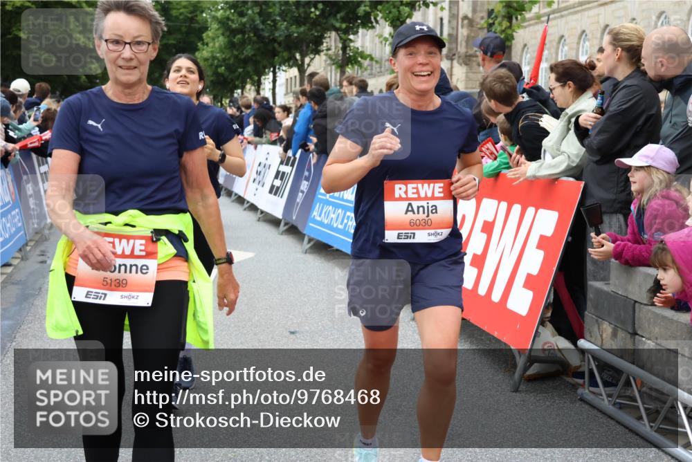 14.06.2026 - REWE Women's Run Strokosch-Dieckow http://msf.ph/oto/9768468 14.06.2026 10:59:57 Ziel 5139, 5258, 5569, 5873, 5886, 6030, 6031 meine-sportfotos.de