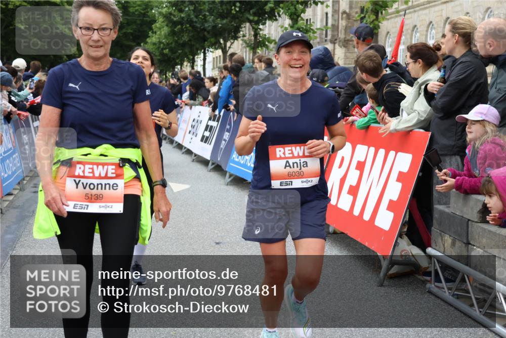 14.06.2026 - REWE Women's Run Strokosch-Dieckow http://msf.ph/oto/9768481 14.06.2026 10:59:57 Ziel 5139, 5258, 5569, 5873, 5886, 6030, 6031 meine-sportfotos.de
