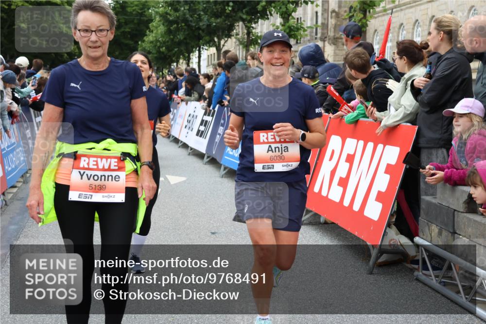 14.06.2026 - REWE Women's Run Strokosch-Dieckow http://msf.ph/oto/9768491 14.06.2026 10:59:57 Ziel 5139, 5258, 5569, 5873, 5886, 6030, 6031 meine-sportfotos.de