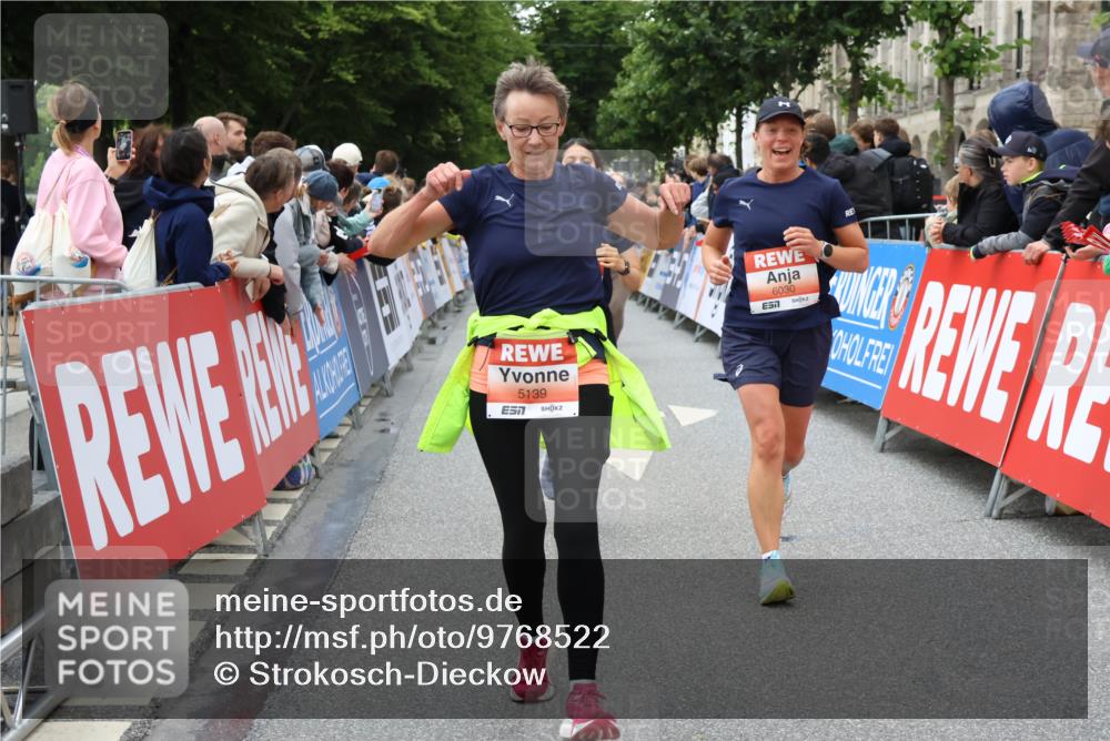14.06.2026 - REWE Women's Run Strokosch-Dieckow http://msf.ph/oto/9768522 14.06.2026 10:59:56 Ziel 5139, 5258, 5569, 5873, 6030, 6031 meine-sportfotos.de