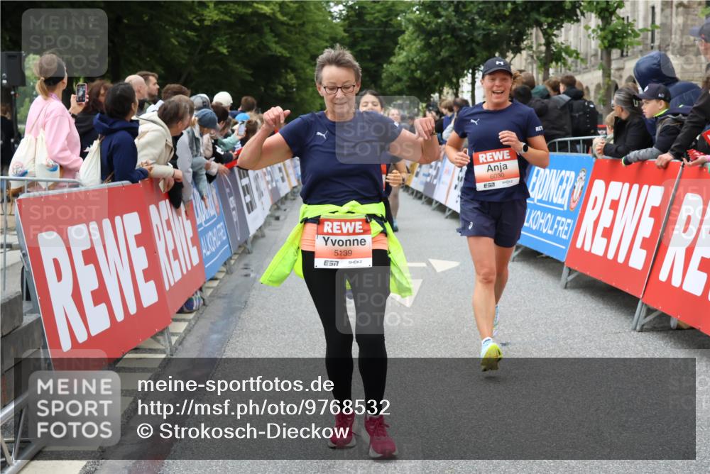 14.06.2026 - REWE Women's Run Strokosch-Dieckow http://msf.ph/oto/9768532 14.06.2026 10:59:56 Ziel 5139, 5258, 5569, 5873, 6030, 6031 meine-sportfotos.de