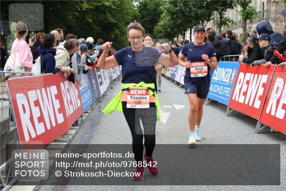 14.06.2026 - REWE Women's Run Strokosch-Dieckow http://msf.ph/oto/9768542 14.06.2026 10:59:56 Ziel 5139, 5258, 5569, 5873, 6030, 6031 meine-sportfotos.de