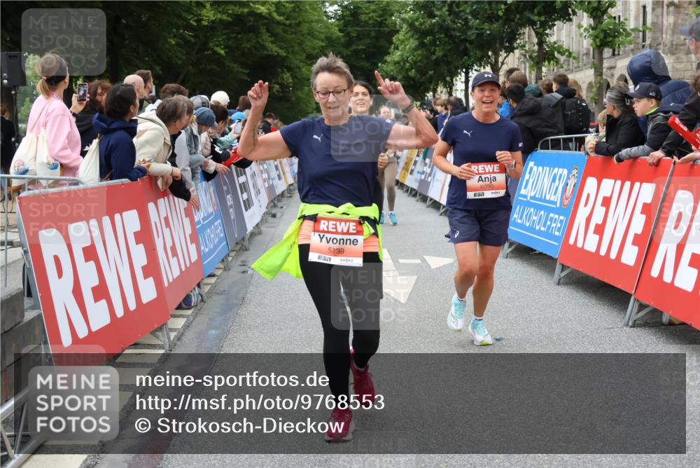 14.06.2026 - REWE Women's Run Strokosch-Dieckow http://msf.ph/oto/9768553 14.06.2026 10:59:56 Ziel 5139, 5258, 5569, 5873, 6030, 6031 meine-sportfotos.de