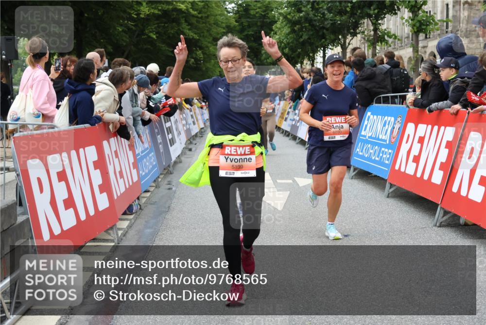 14.06.2026 - REWE Women's Run Strokosch-Dieckow http://msf.ph/oto/9768565 14.06.2026 10:59:56 Ziel 5139, 5258, 5569, 5873, 6030, 6031 meine-sportfotos.de