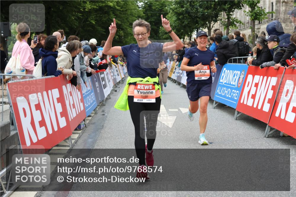 14.06.2026 - REWE Women's Run Strokosch-Dieckow http://msf.ph/oto/9768574 14.06.2026 10:59:56 Ziel 5139, 5258, 5569, 5873, 6030, 6031 meine-sportfotos.de