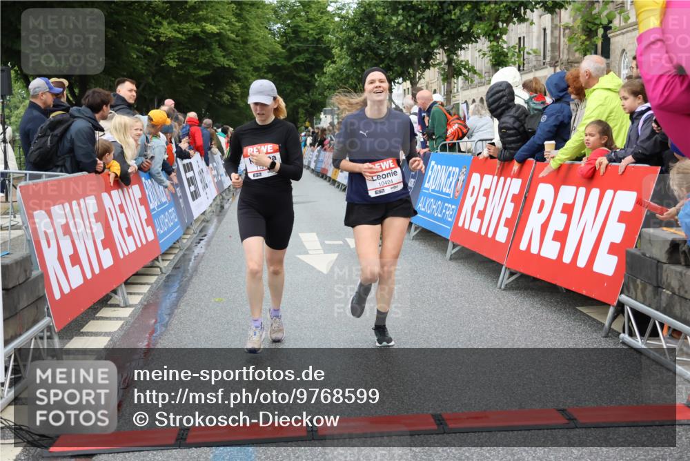 14.06.2026 - REWE Women's Run Strokosch-Dieckow http://msf.ph/oto/9768599 14.06.2026 09:53:23 Ziel 10107, 10424, 10693, 10768, 11173, 11212, 11272 meine-sportfotos.de