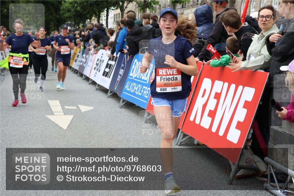 14.06.2026 - REWE Women's Run Strokosch-Dieckow http://msf.ph/oto/9768603 14.06.2026 10:59:53 Ziel 5139, 5258, 5560, 5642, 5928, 6017, 6030, 6031 meine-sportfotos.de